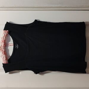 Black sleeveless large women's top